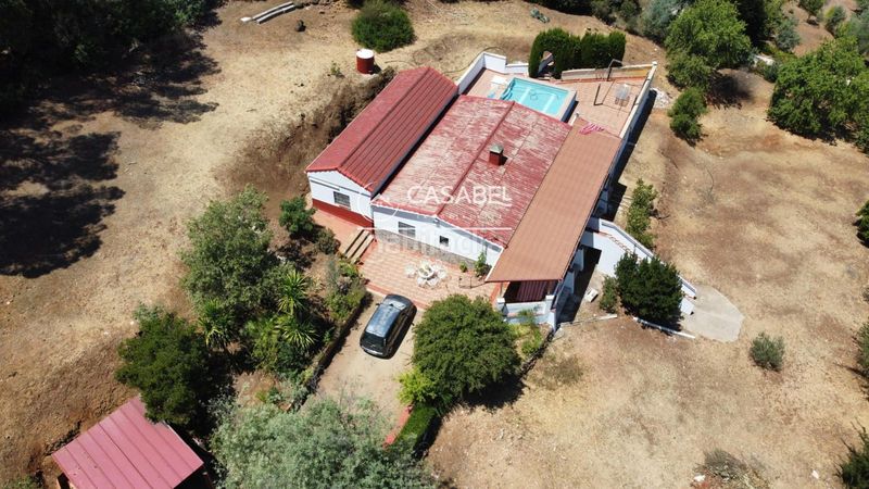 Foto ad42a425-9f43-4519-a348-705503a45796. Xalet amb aparcament piscina a El Higuerón Córdoba