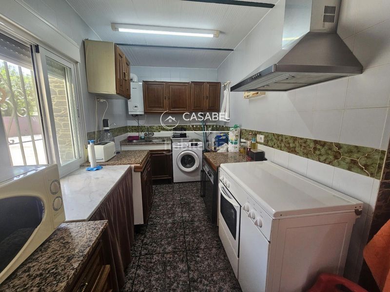 Foto 01ec1b3f-63b5-422e-8dd9-4a8abeb0d53f. Casa amb aparcament a Almodóvar del Río