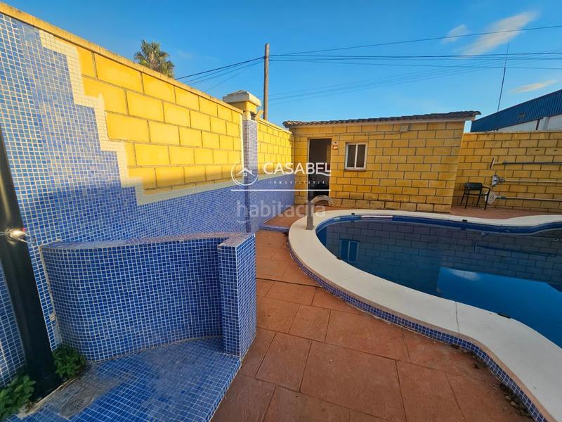 Foto 404680e2-d668-43c5-b3f9-387d8b860e1f. Xalet amb calefacció aparcament piscina a El Higuerón Córdoba