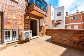 Rent Flat  Calle oriente. Primnera planta con ascensor y patio propi