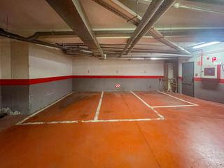 Aparcament cotxe  Calle oriente. Plaza de garaje en zona zbe