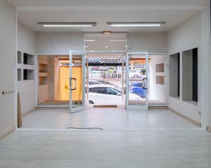 Local commercial en Benito blanco rajoy 5. Local comercial de 89m2 en cuatro caminos
