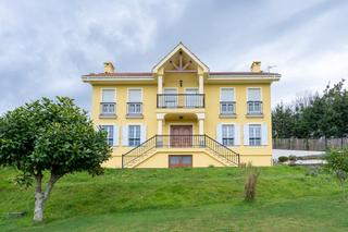 Casa en Fonte do campo 60. Chalet independiente de 357 m2 con jardn de ms de 2.000 m2 y v