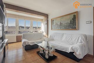 Appartement  Carrer de sant iscle 35. 4 habitaciones, alto y con ascensor
