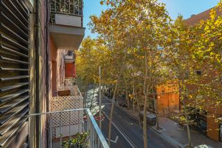 Appartement  Carrer del doctor pi i molist. Con 4 habitaciones, balcón y ascensor