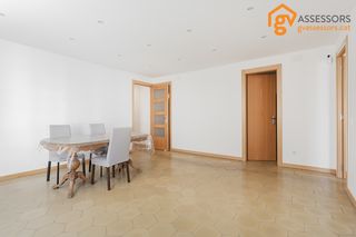 Pis  Passeig de l'exposició. Exclusivo piso de 133m² con 5 habitaciones y ascensor.