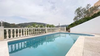 Casa in Torrelles de Llobregat. Piscina,garaje,reformada
