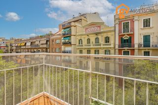 Pis  Carrer de valència. Reformado. alto, balcon y ascensor
