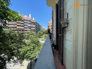 Etagenwohnung  Carrer del comte borrell. 68m², 2 hab, balcón y ascensor