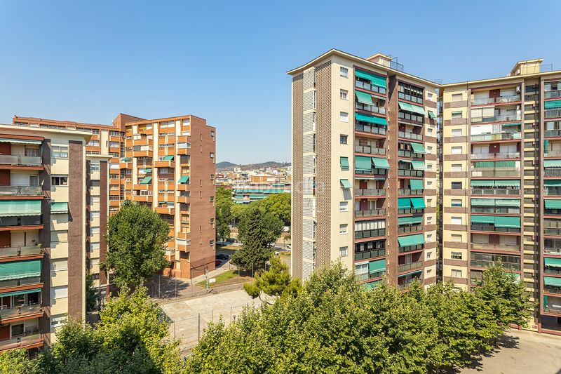 Foto 0df68990-ce44-4985-b99b-1c8181210407. Pis amb aparcament a Prosperitat Barcelona