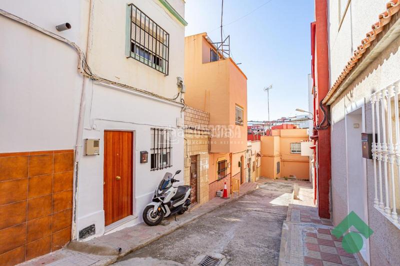 Foto 89b8f226-60ce-4634-8854-aba8177c5d46. Casa aparellada a Bajadilla - Fuente Nueva Algeciras