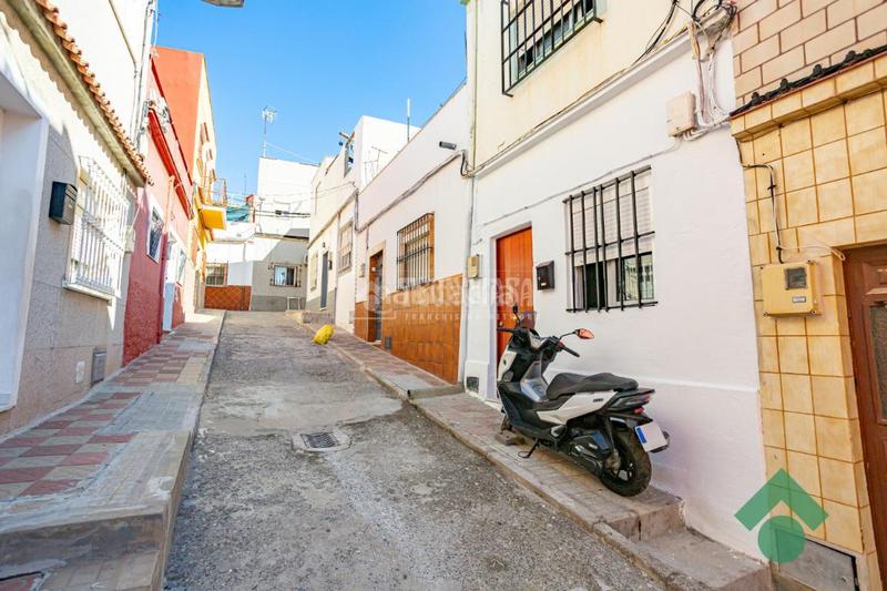Foto fd67189c-e7ce-4900-a95e-d85914794104. Casa aparellada a Bajadilla - Fuente Nueva Algeciras