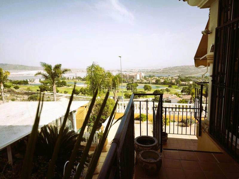 Foto c7309d9b-76ce-4369-80dc-477fc64be7b7. Casa adossada a aigualera a Bonalba-Cotoveta Mutxamel