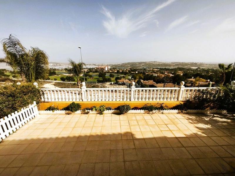 Foto ed4fdfb2-5bea-4059-89e9-1f5dafb9188f. Casa adossada a aigualera a Bonalba-Cotoveta Mutxamel