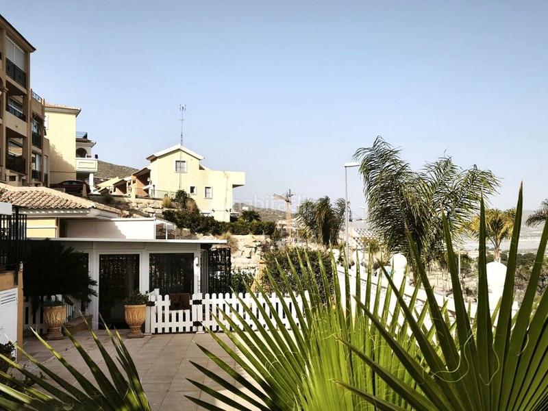 Foto f263bc65-eb92-46d0-8fab-f46ac8d085a5. Casa adossada a aigualera a Bonalba-Cotoveta Mutxamel