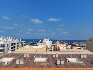 Appartement à Calle emperadores. Piso con vistas al mar en la mata
