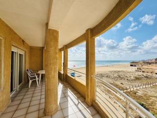 Apartament a Calle mayor. Primera línea de playa  la mata en torrevieja  vistas al mar