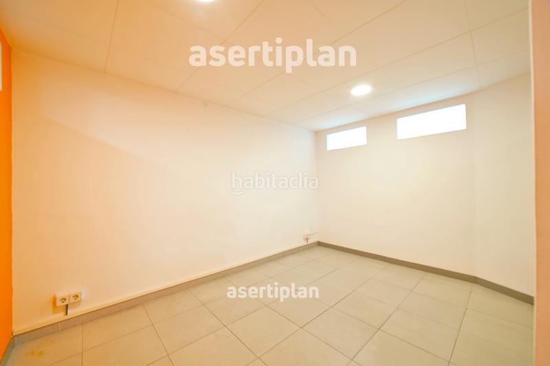 Foto 295f7286-872c-4fbf-8da2-9a5e4c01f18c. Alquiler local comercial oficina luminosa en alquiler en el centro – zona ayuntamiento en Mataró
