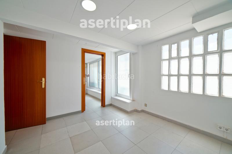Foto 340d3d5c-0ae8-49aa-81d2-fb1c827fa863. Alquiler local comercial oficina luminosa en alquiler en el centro – zona ayuntamiento en Mataró
