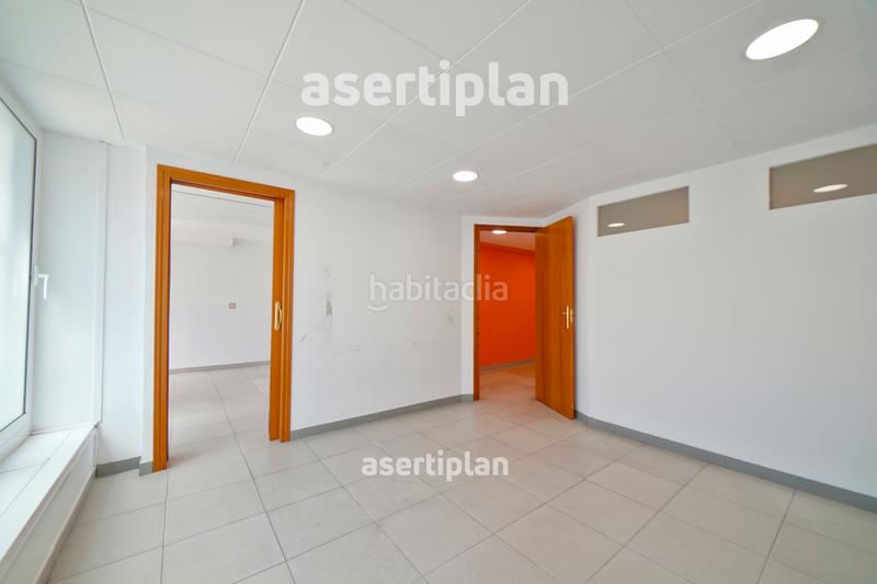 Foto 6e114598-7380-4711-a764-d71f4f2b5904. Alquiler local comercial oficina luminosa en alquiler en el centro – zona ayuntamiento en Mataró