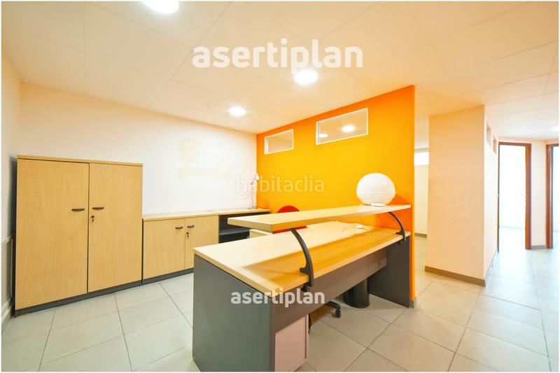 Foto 8a454ab7-a2e4-4679-9b99-868239c96ab8. Alquiler local comercial oficina luminosa en alquiler en el centro – zona ayuntamiento en Mataró