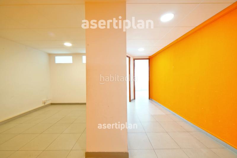 Foto b9508545-c979-4ec3-a8fe-089f9397b0f5. Alquiler local comercial oficina luminosa en alquiler en el centro – zona ayuntamiento en Mataró