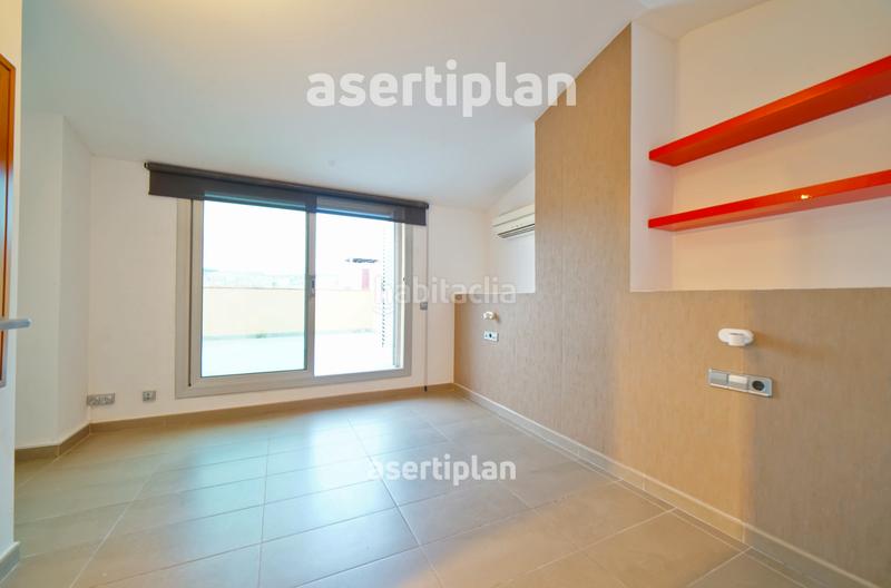 Foto ca0c4054-eb5a-4966-a34f-ff54a050dc7b. Flat with heating parking in Centre Mataró