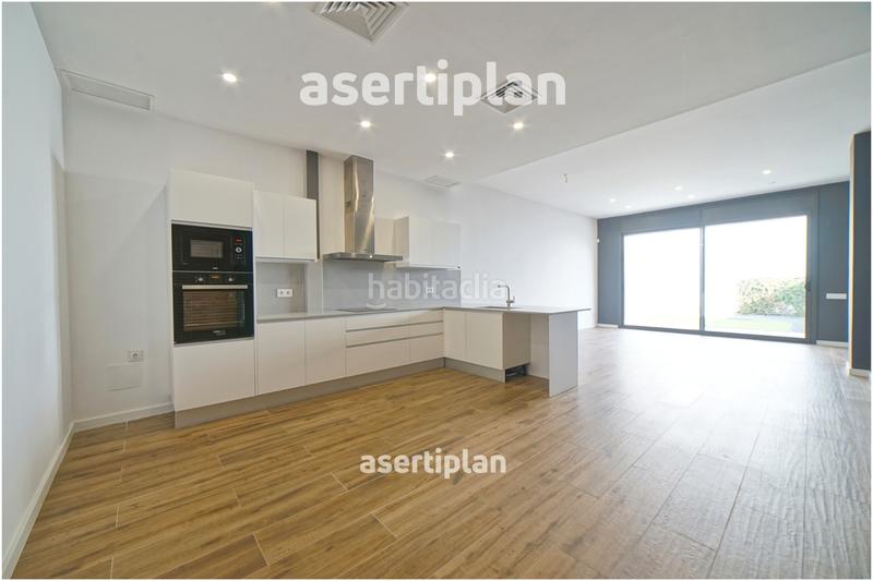 Foto 589f9c2b-d881-4c03-a434-b417a193cd91. Alquiler casa gran casa con patio, terraza y estudio en el centro en Mataró