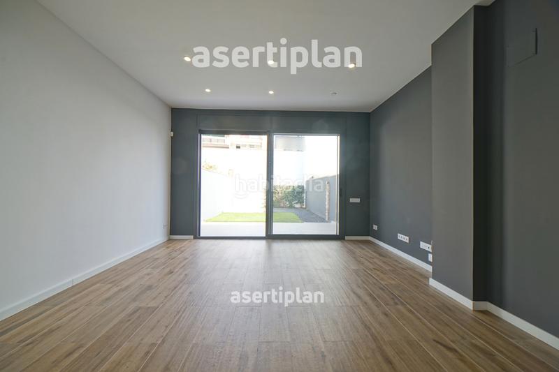 Foto a5884e0e-fe47-4a6a-bac2-9863a7ce2eda. Alquiler casa gran casa con patio, terraza y estudio en el centro en Mataró