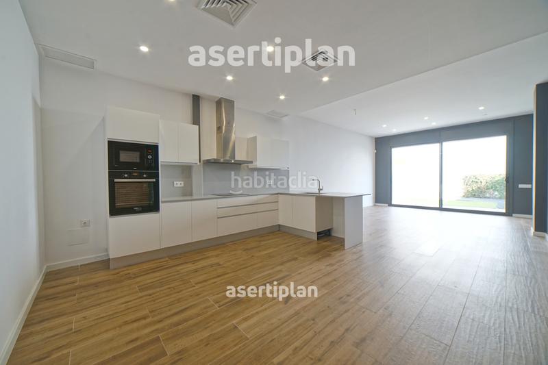 Foto b91037c1-0adf-4aa7-ba88-8ef398474ee8. Alquiler casa gran casa con patio, terraza y estudio en el centro en Mataró