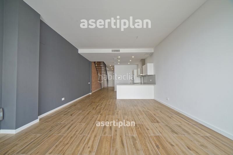 Foto d8f50331-078f-44c6-b506-35d8f2ecd5f5. Alquiler casa gran casa con patio, terraza y estudio en el centro en Mataró