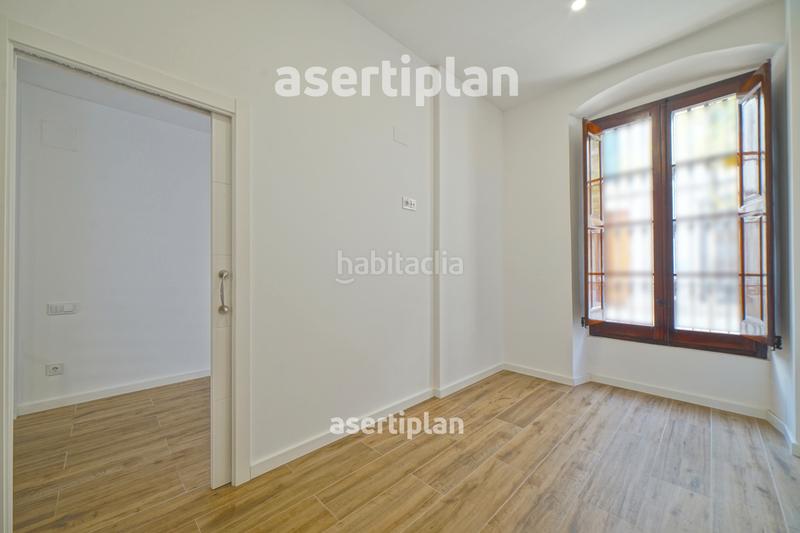 Foto ea4ec31b-f522-4ed9-9d14-c27a3e733b0d. Alquiler casa gran casa con patio, terraza y estudio en el centro en Mataró