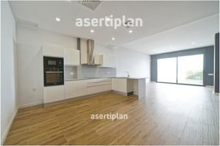 Rent House in Centre. Gran casa con patio, terraza y estudio en el centro de mataró