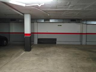 Location Parking moto  Carrer juan sebastián elcano. En calle peatonal. rampa fácil acceso