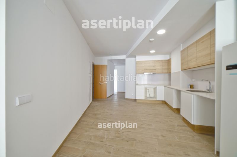Foto 00c9c5a2-5a31-499f-b8dc-8a6b8df39c2e. Piso obra nueva de 4 habitaciones con balcón vistas segunda planta en Mataró