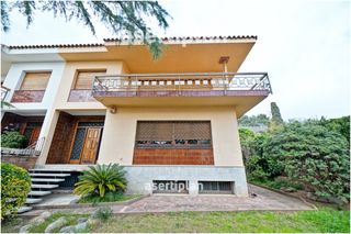 Affitto Casa  Avinguda de puig i cadafalch. Gran casa de 200 m² con jardín, terrazas y garaje