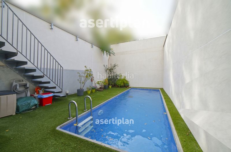 Foto 3bcceae0-fce3-4a7d-9f6d-473fca93d0ee. Casa amb xemeneia calefacció aparcament piscina a Mataró