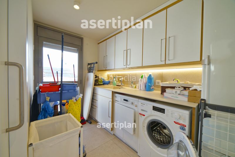 Foto 7f022509-157c-40d8-b7a0-57dab37ea23d. Casa amb xemeneia calefacció aparcament piscina a Mataró