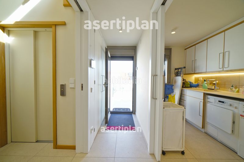 Foto a0486905-c082-476d-a7eb-8370f346936c. Casa amb xemeneia calefacció aparcament piscina a Mataró