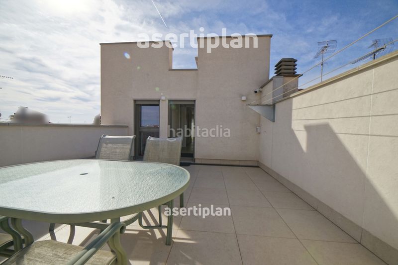 Foto cc9571cc-55a0-4fd2-862b-c74a920b4231. Casa amb xemeneia calefacció aparcament piscina a Mataró