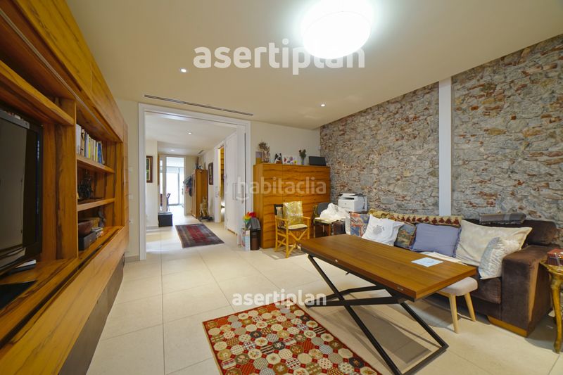 Foto d4b5bdbd-7246-4e87-a298-d5eb67d5b5b3. Casa amb xemeneia calefacció aparcament piscina a Mataró