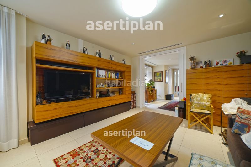 Foto d9ea95e9-e912-4fd8-976a-4299249bc4e2. Casa amb xemeneia calefacció aparcament piscina a Mataró