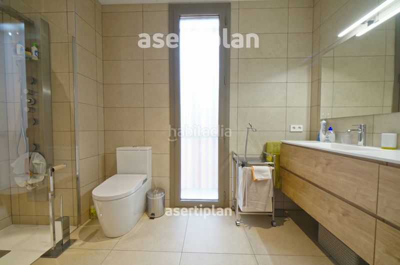Foto f1b5eb4a-2d71-49d5-bd2a-091fd0140827. Casa amb xemeneia calefacció aparcament piscina a Mataró