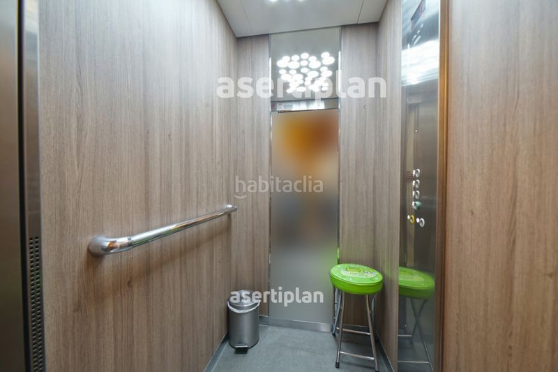 Foto ff8c139f-bc85-44b5-a88b-e99a56423454. Casa amb xemeneia calefacció aparcament piscina a Mataró