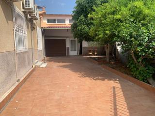 Casa en Alquerías. Gran casa con patio y terraza en alquerías