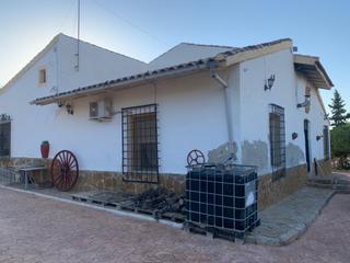 Masia en Caadas de San Pedro. Casa en parcela de 2200m2 con piscina