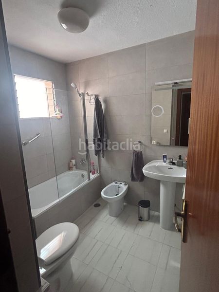 Foto 3ba48ec8-bf43-4d85-894e-6e2bb86f2922. Casa aparellada a Avenida Habaneras - Curva de Palangre Torrevieja