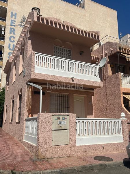 Foto 83283b3a-97e4-4bcb-be47-8559d955a395. Casa aparellada a Avenida Habaneras - Curva de Palangre Torrevieja