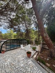 Xalet a Algezares. Chalet exclusivo con piscina cubierta de cristal y más de 300 m2