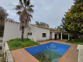 Casa  N/a. Chalet a la venta en la urbanización california en el municipio